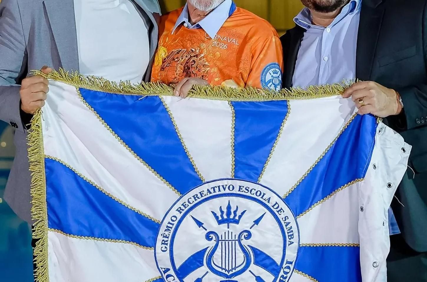 Acadêmicos de Niterói homenageia Lula com samba narrado por Dona Lindu