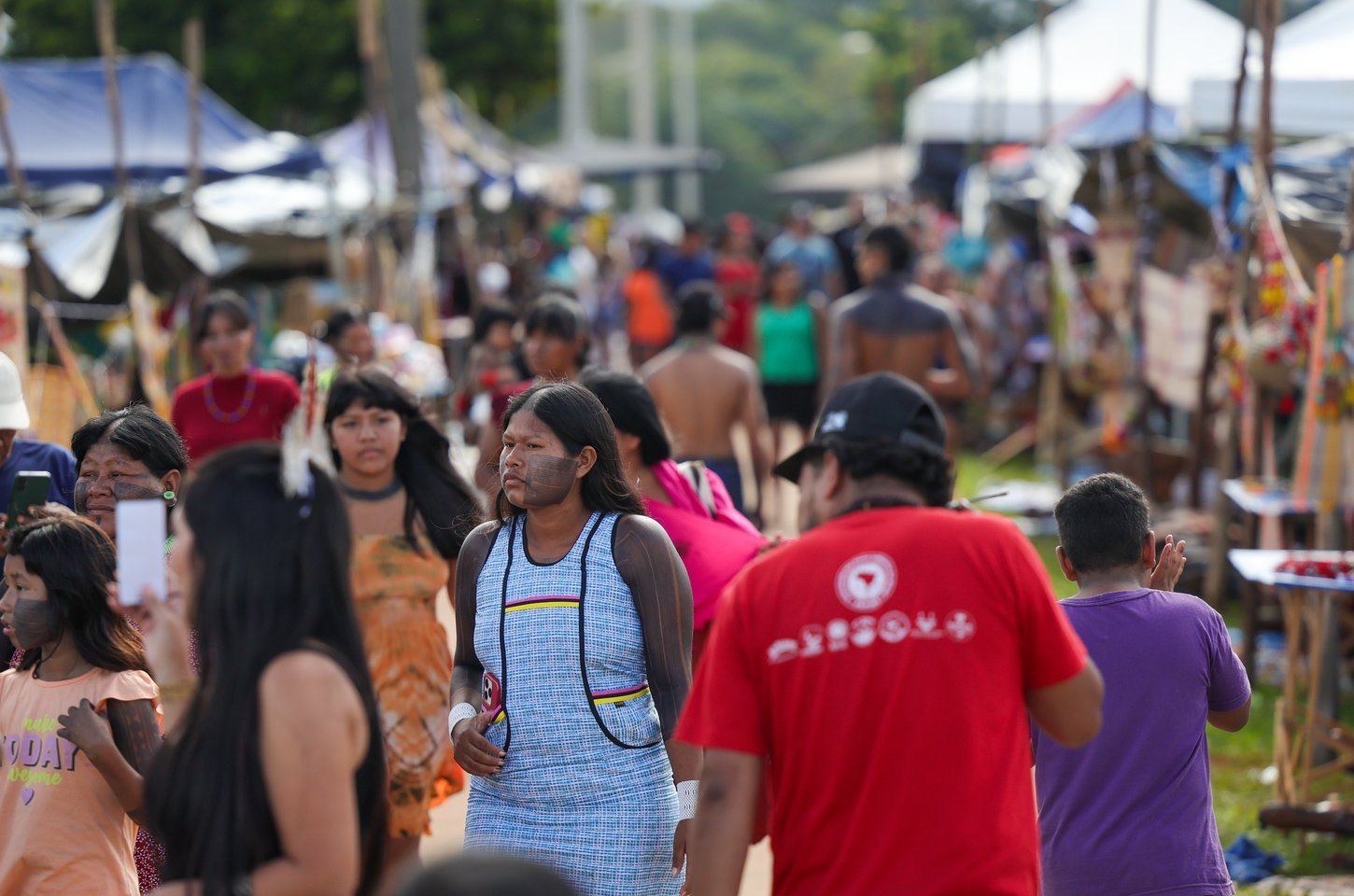 Acampamento Terra Livre reúne milhares em Brasília por direitos indígenas