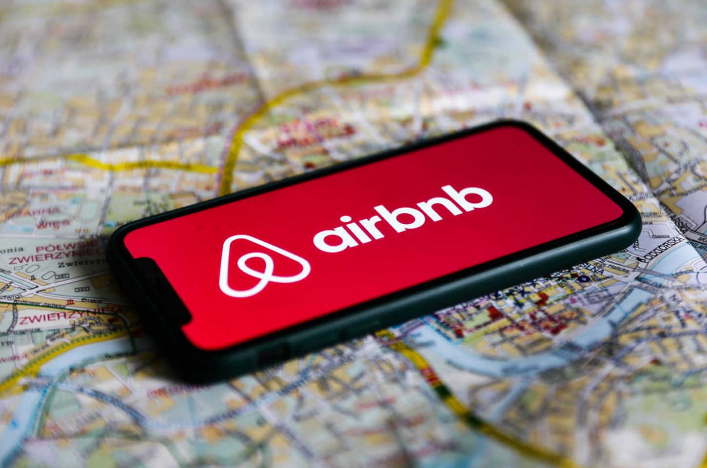 Airbnb revela que 60% do código no Q1 2026 foi escrito por IA