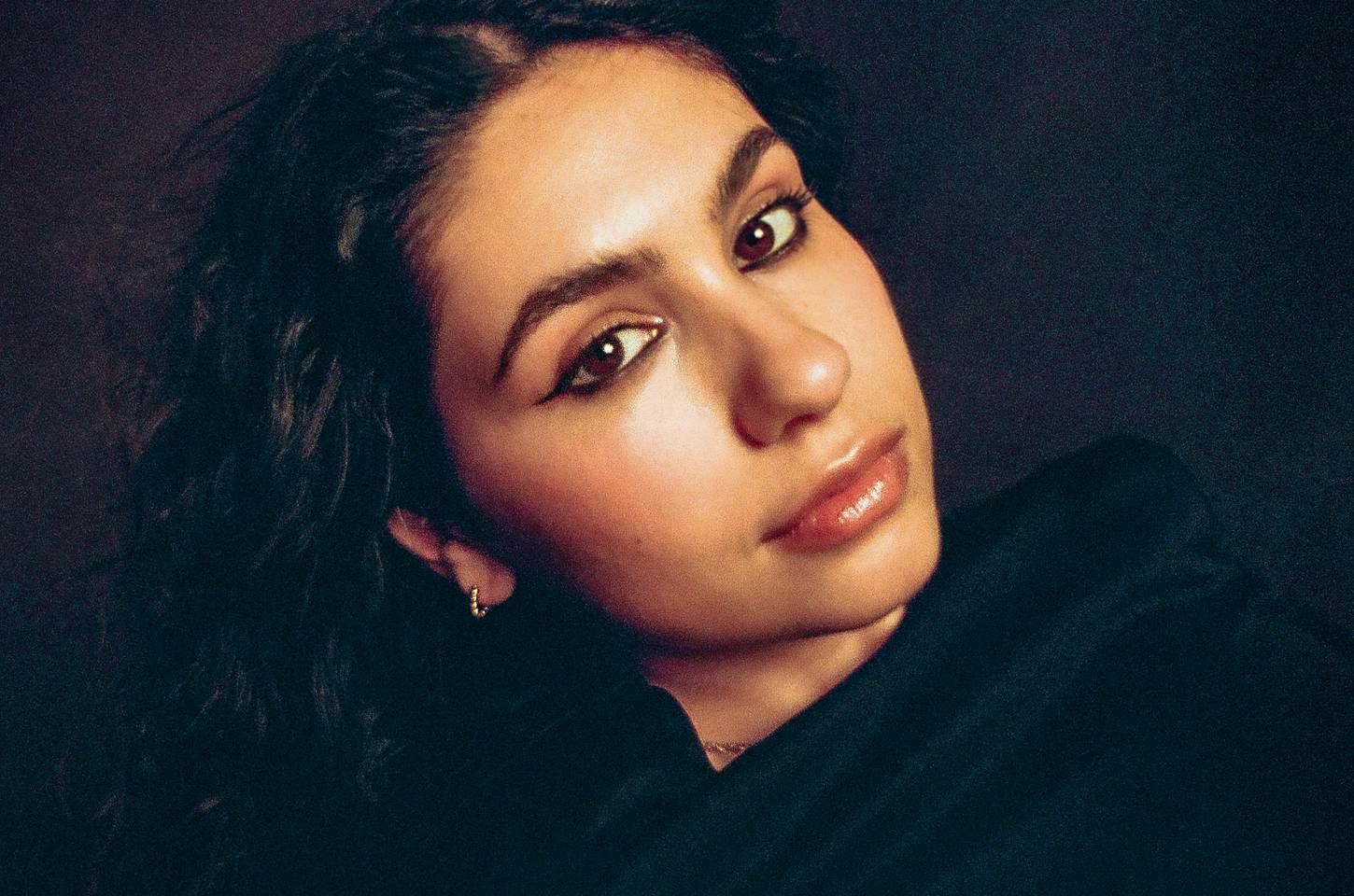 Alessia Cara brinca com semelhança com participante do BBB26