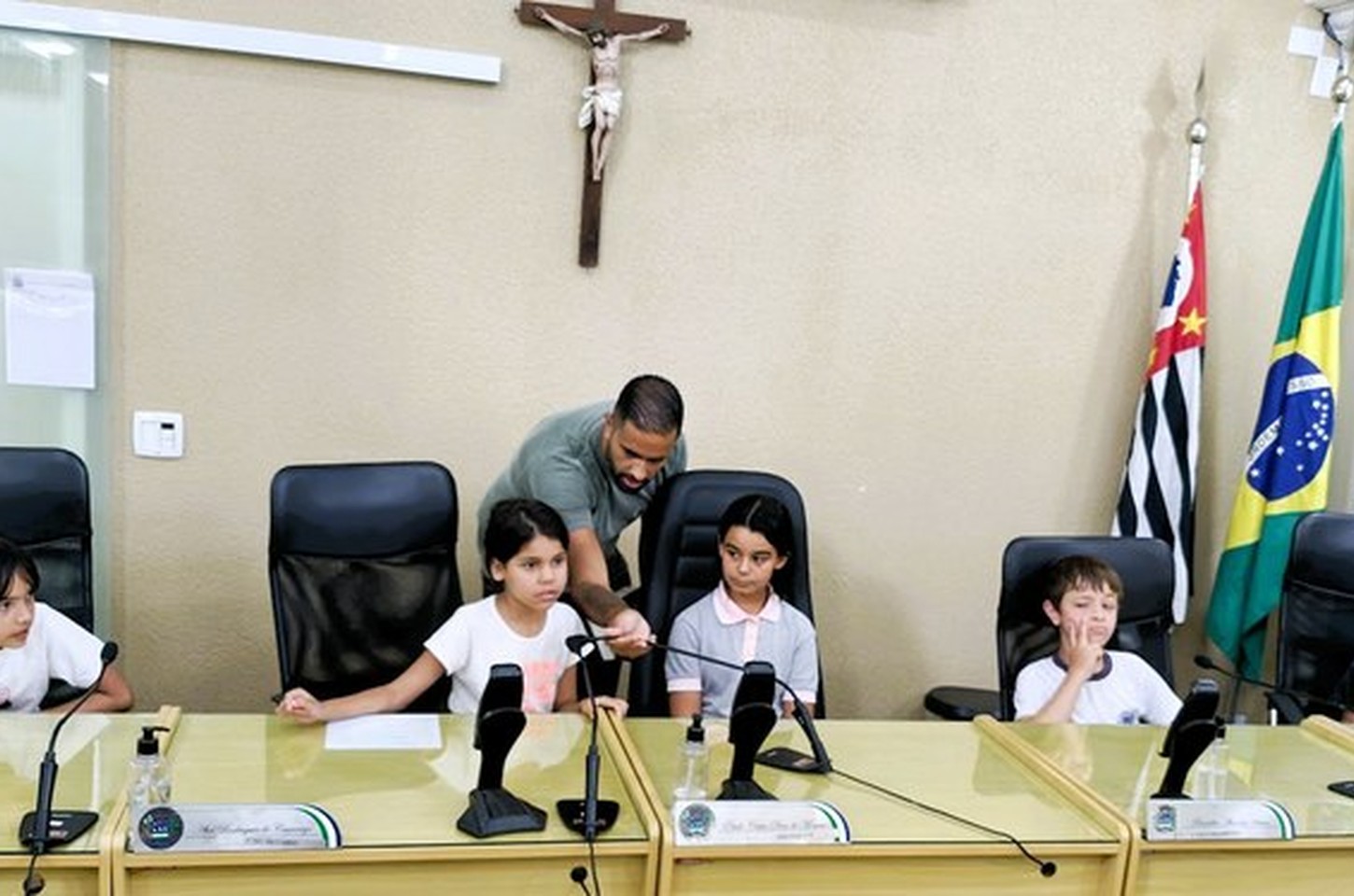 Alunos de Ibiúna visitam Câmara e pedem melhorias para a cidade