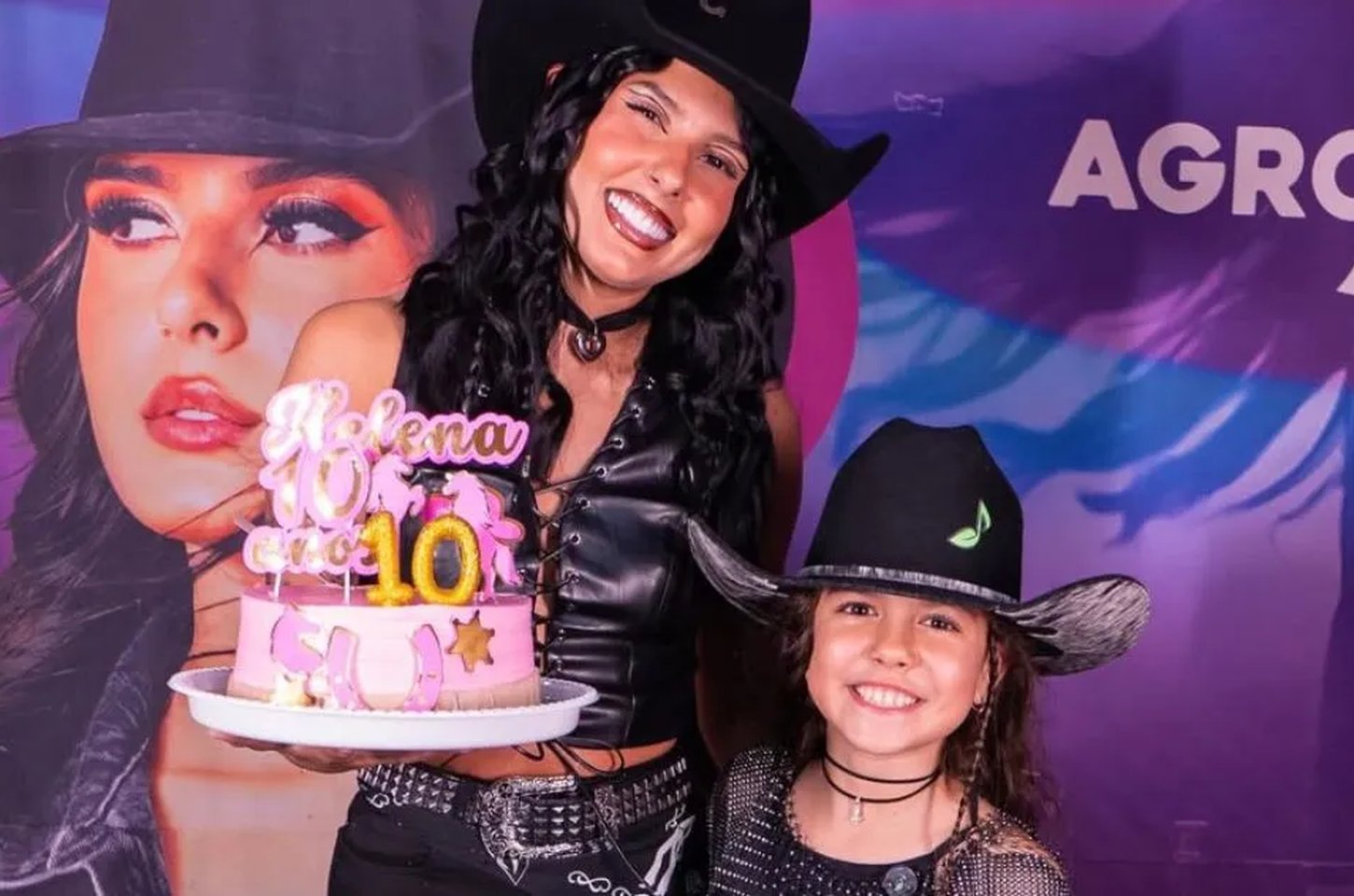 Ana Castela surpreende fã mirim com festa de aniversário em camarim