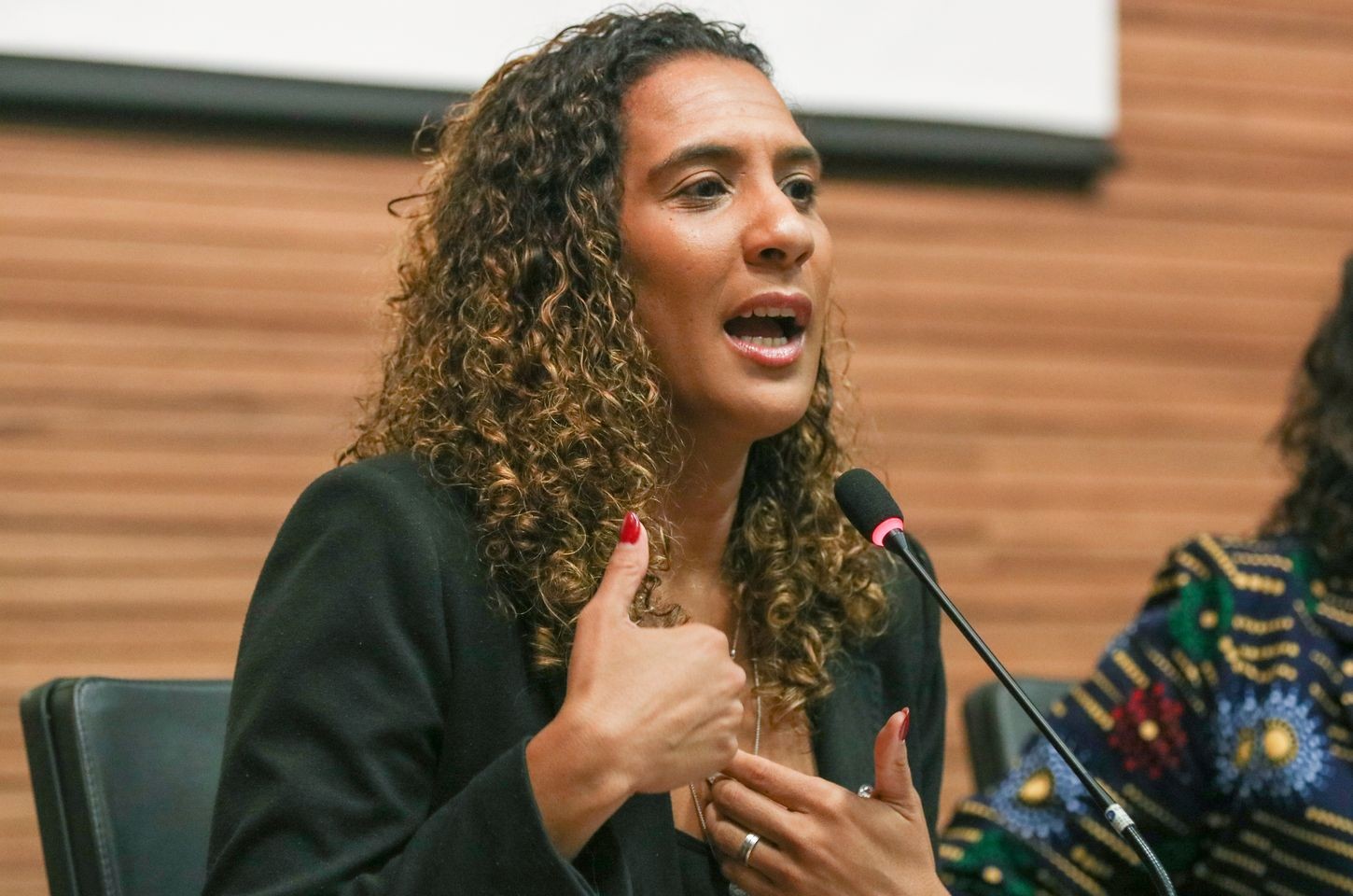Anielle Franco se emociona ao lembrar Marielle em evento da Marcha das Mulheres Negras