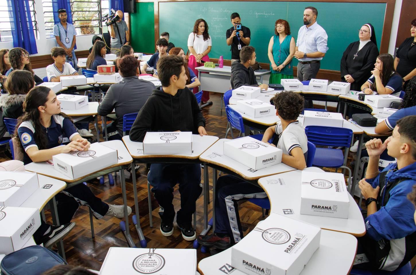 Ano letivo de 2026 começa para 1 milhão de alunos no Paraná