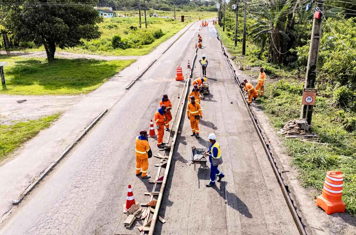 Antonina recebe pavimentação em concreto em avenida principal