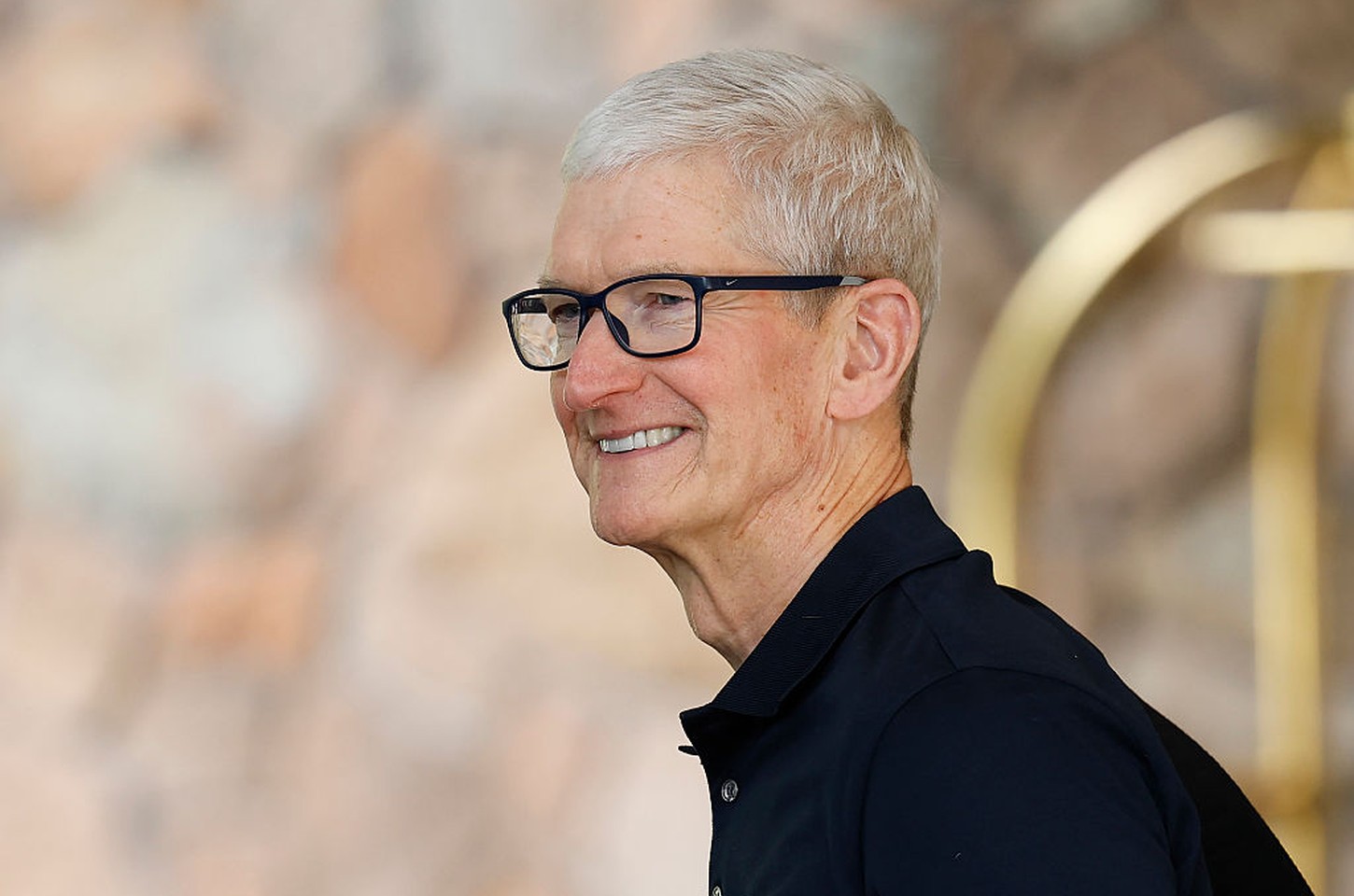 Apple planeja lançar óculos inteligentes em 2027 com quatro designs testados