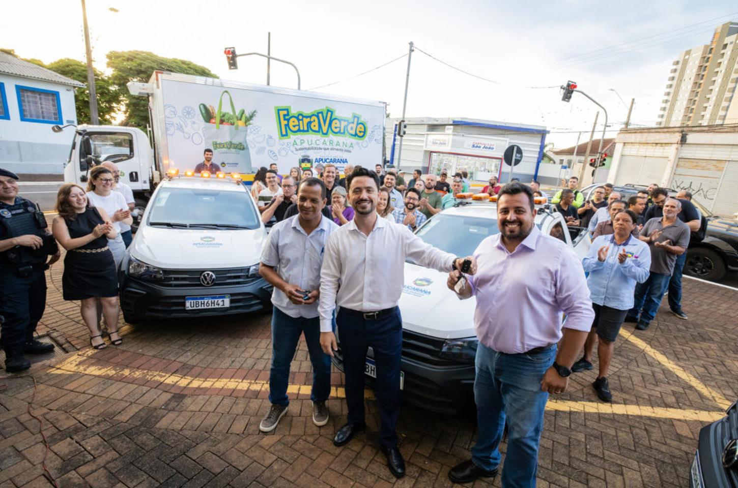 Apucarana reforça Feira Verde e trânsito com entrega de veículos zero quilômetro