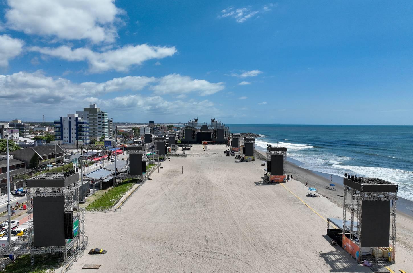 Arena de shows em Caiobá é liberada após recomposição da faixa de areia