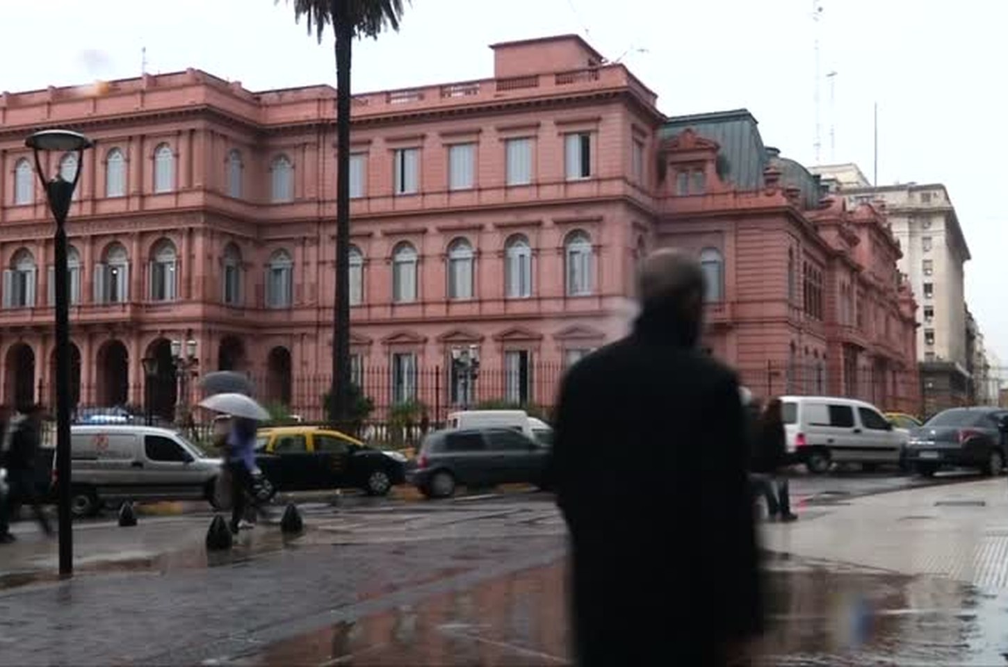 Argentina restringe entrada de associados ao regime de Maduro