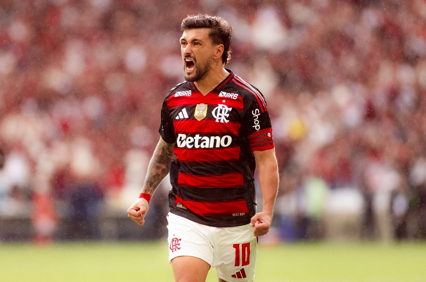 Arrascaeta e Gabi Zanotti são os craques do Brasileirão 2025