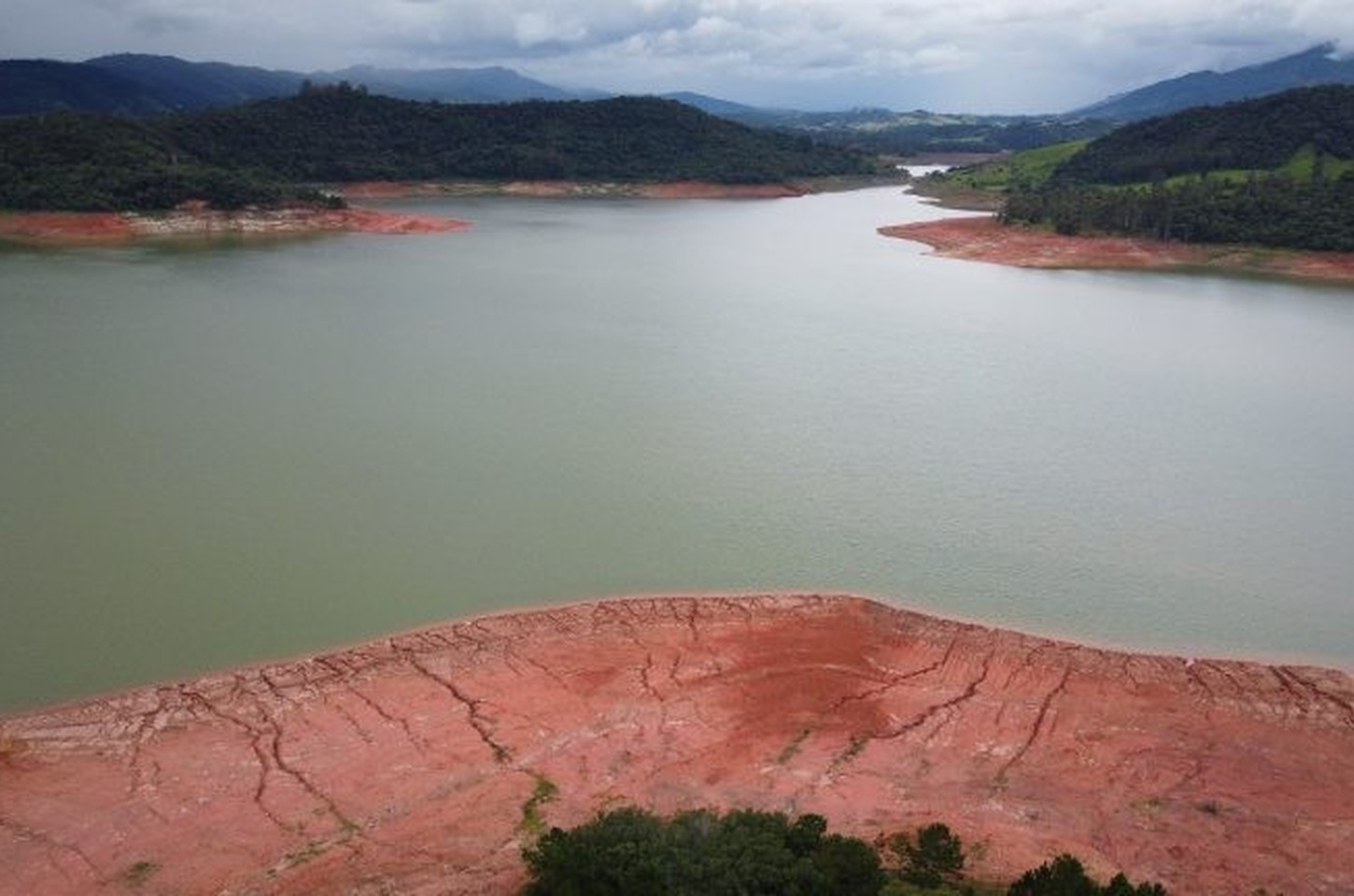 Arsesp mantém restrição noturna de água por mais 10 horas diárias