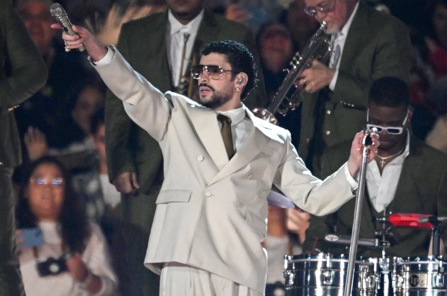 Bad Bunny convoca o mundo para dançar no intervalo do Super Bowl