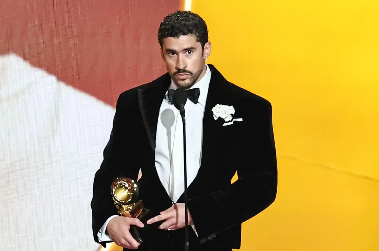 Bad Bunny protesta contra o ICE ao vencer Grammy 2026