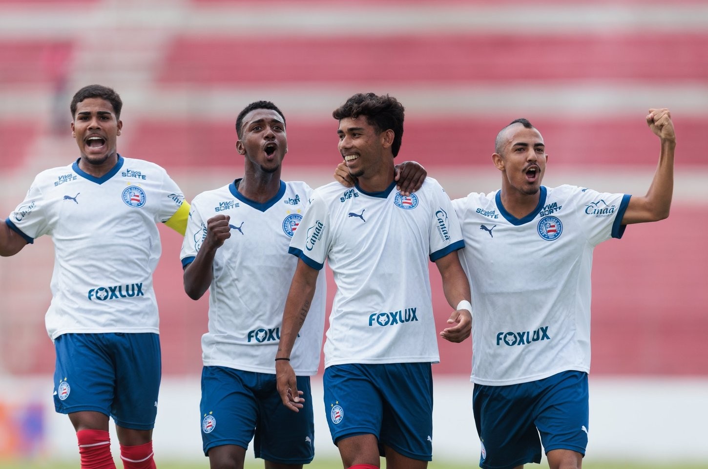 Bahia goleia na estreia da Copinha e Juninho brilha com três gols