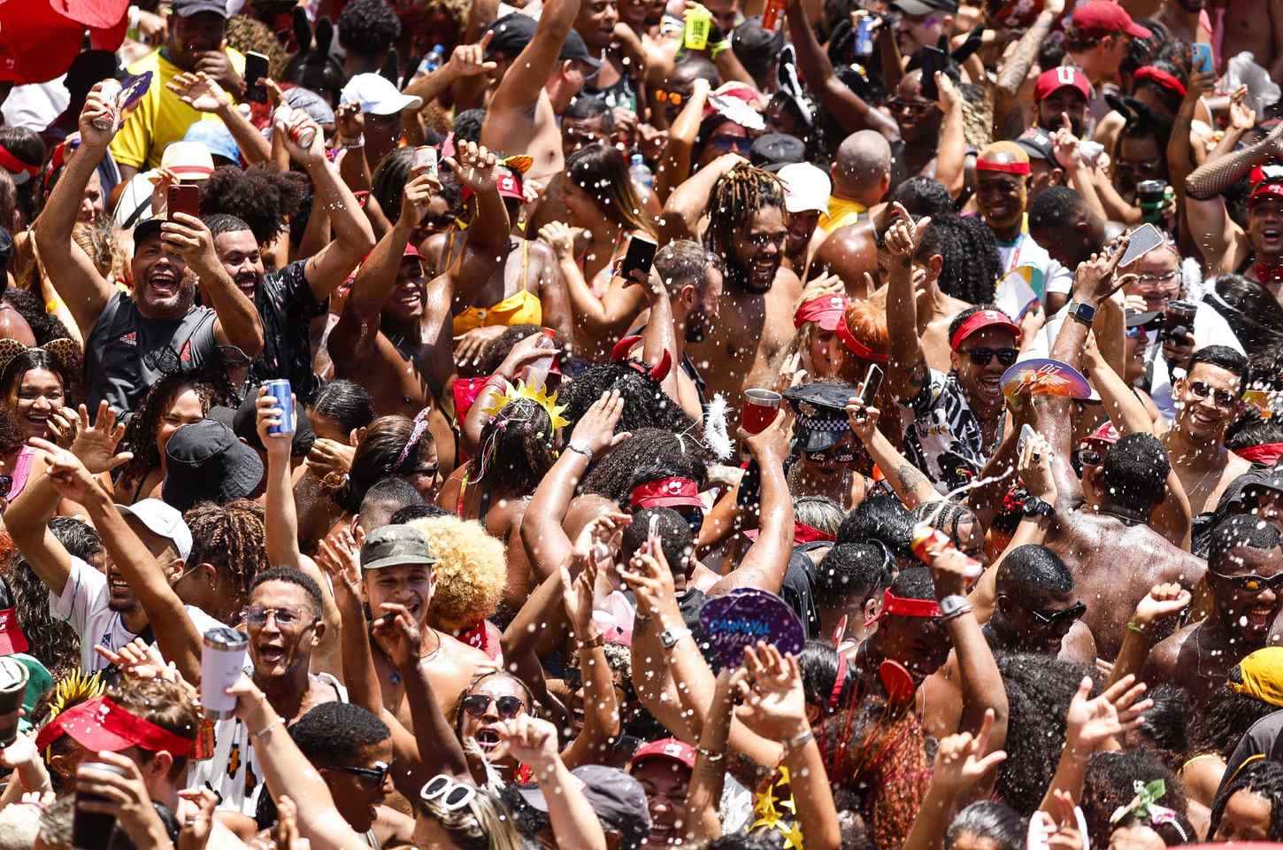 Bailes da Cinelândia transformam o centro do Rio com shows ao vivo