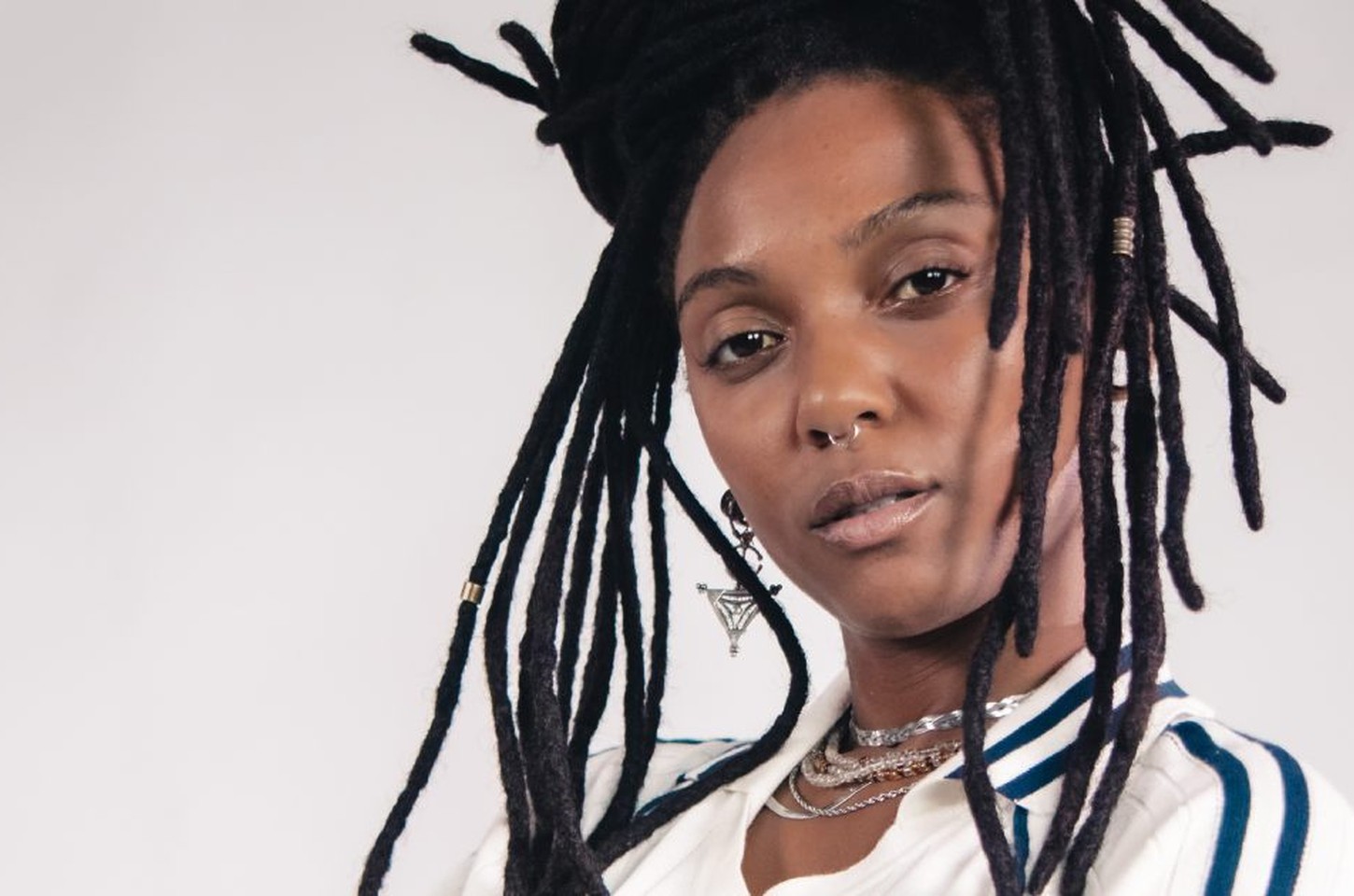 Bia Ferreira homenageia Preta Gil no WME Awards 2025