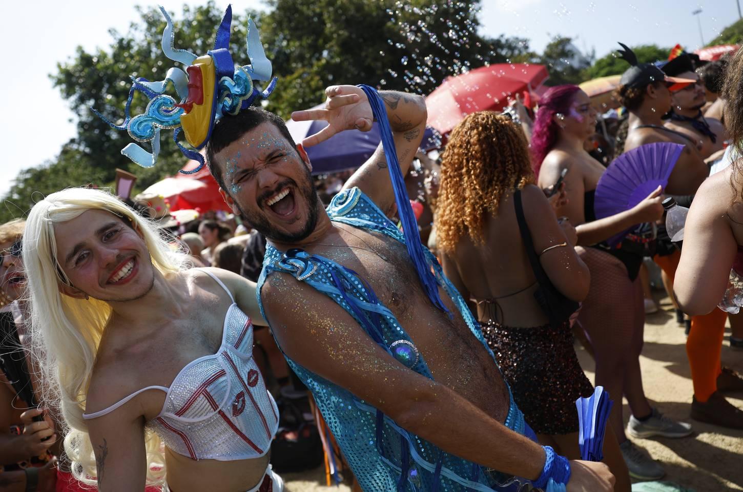 Bloco Divinas Tretas celebra diversidade e memória no carnaval carioca
