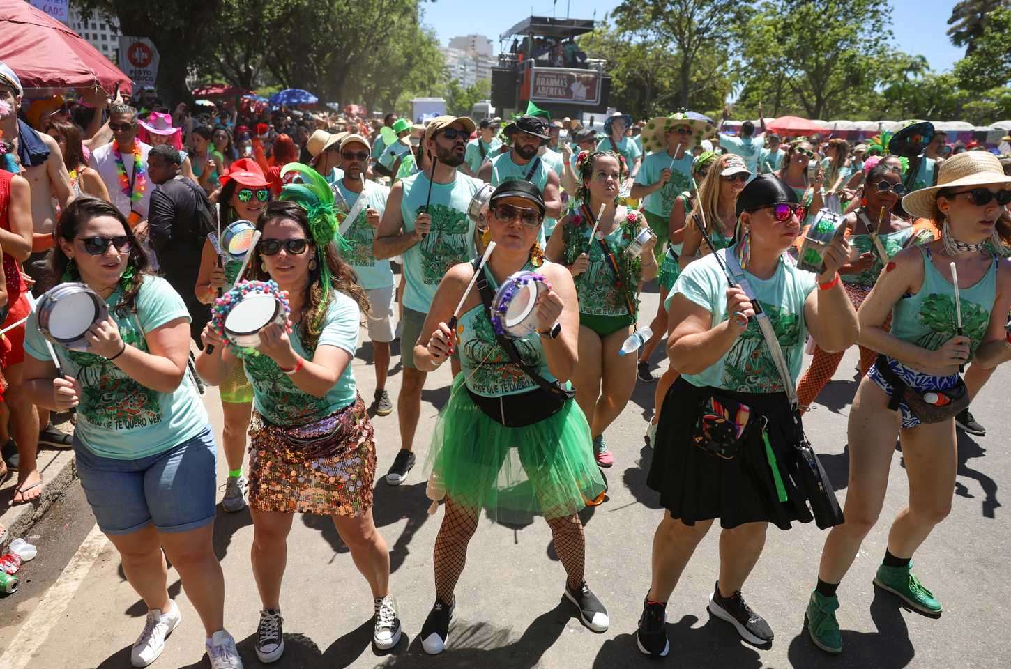 Bloco Quizomba leva ecologia e combate ao feminicídio ao carnaval do Rio