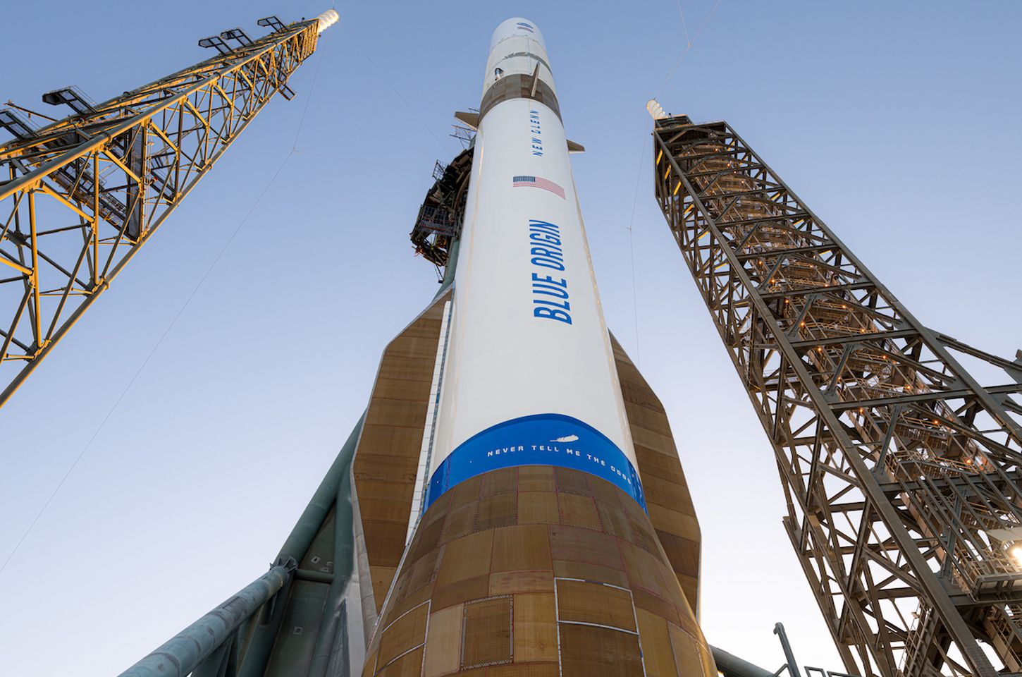 Blue Origin reutiliza foguete, mas falha em missão principal com satélite