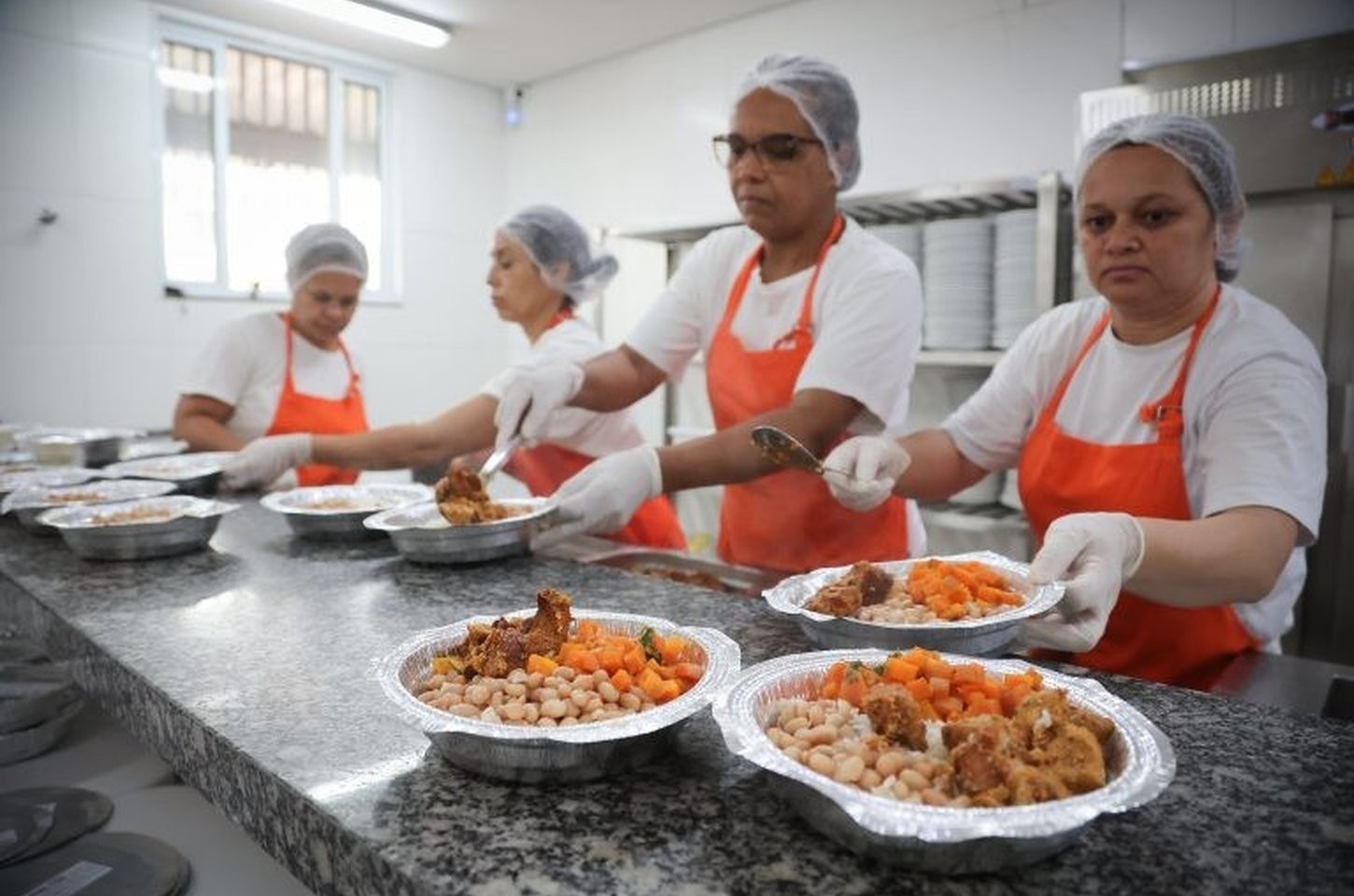 Bom Prato tem alterações no fim de semana; veja quais unidades abrem