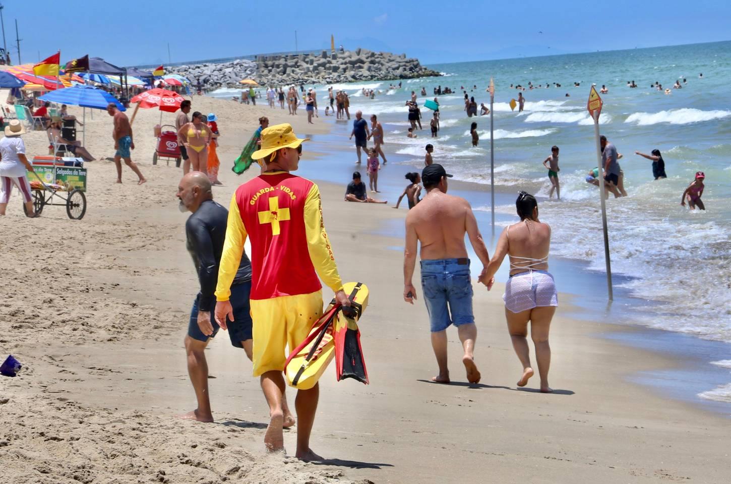 Bombeiros do Paraná registram 141 mil ações preventivas no litoral