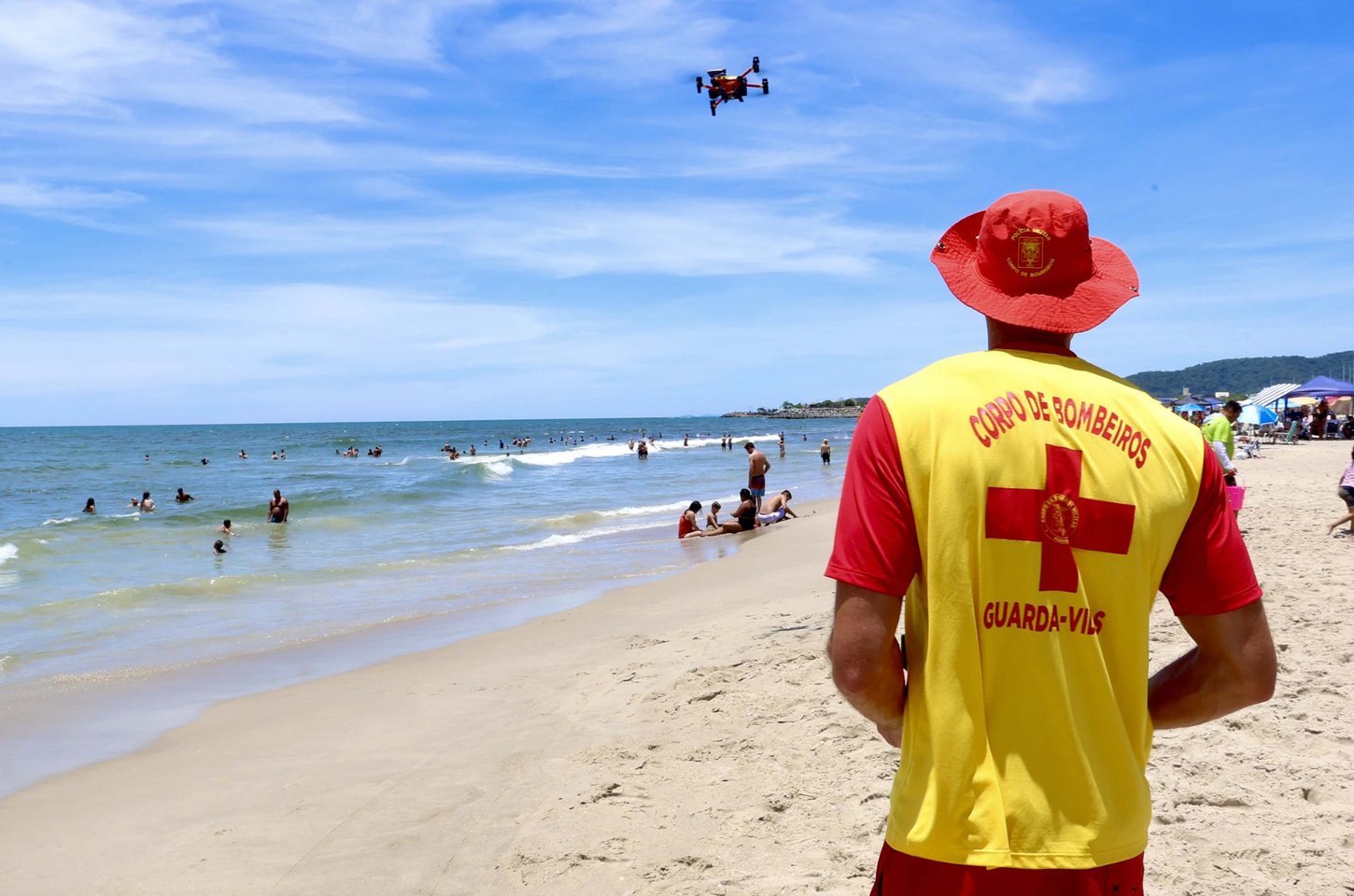 Bombeiros intensificam ações no litoral do Paraná em fim de semana de verão