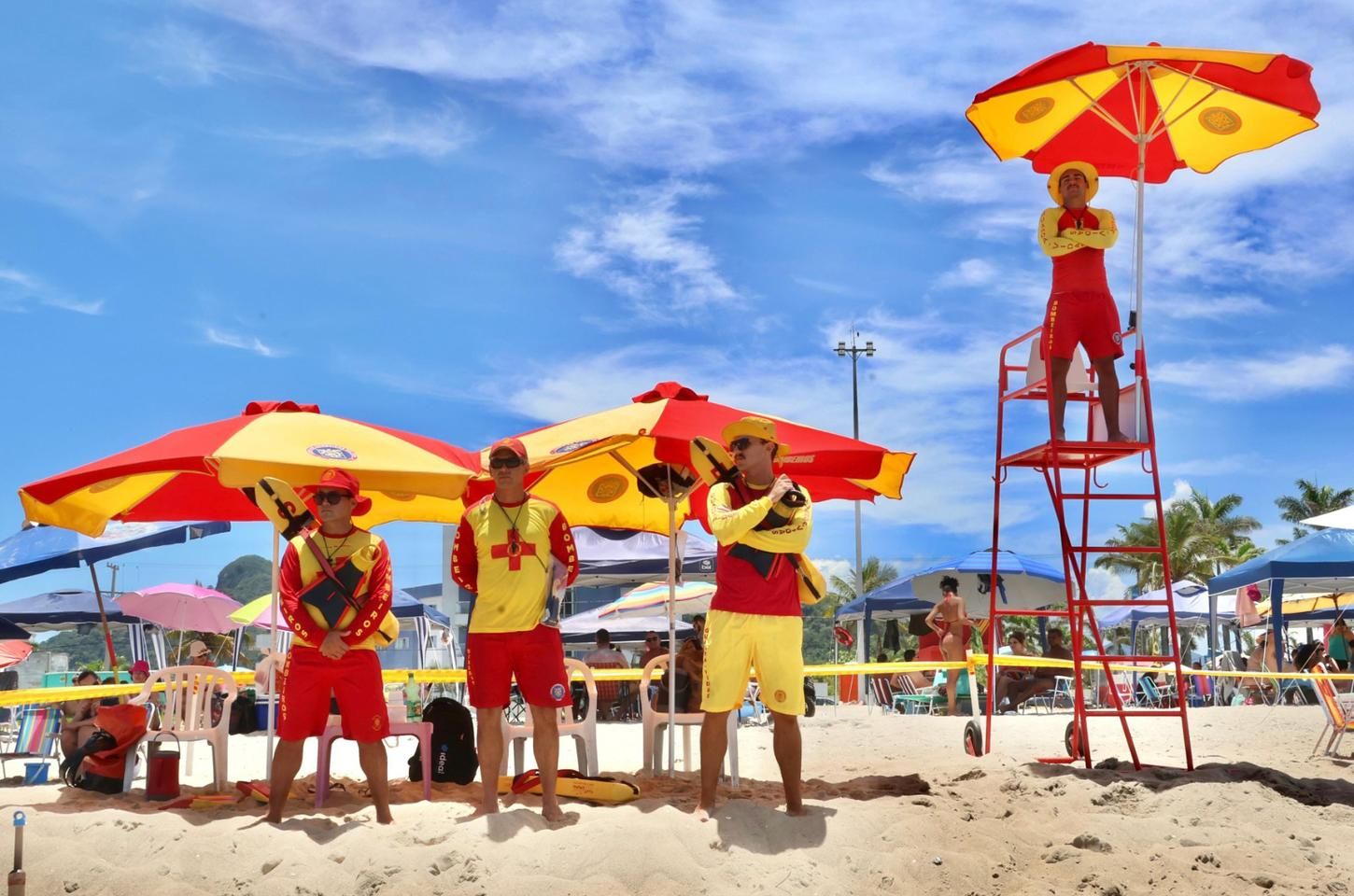Bombeiros mantêm postos no litoral paranaense após temporada de verão