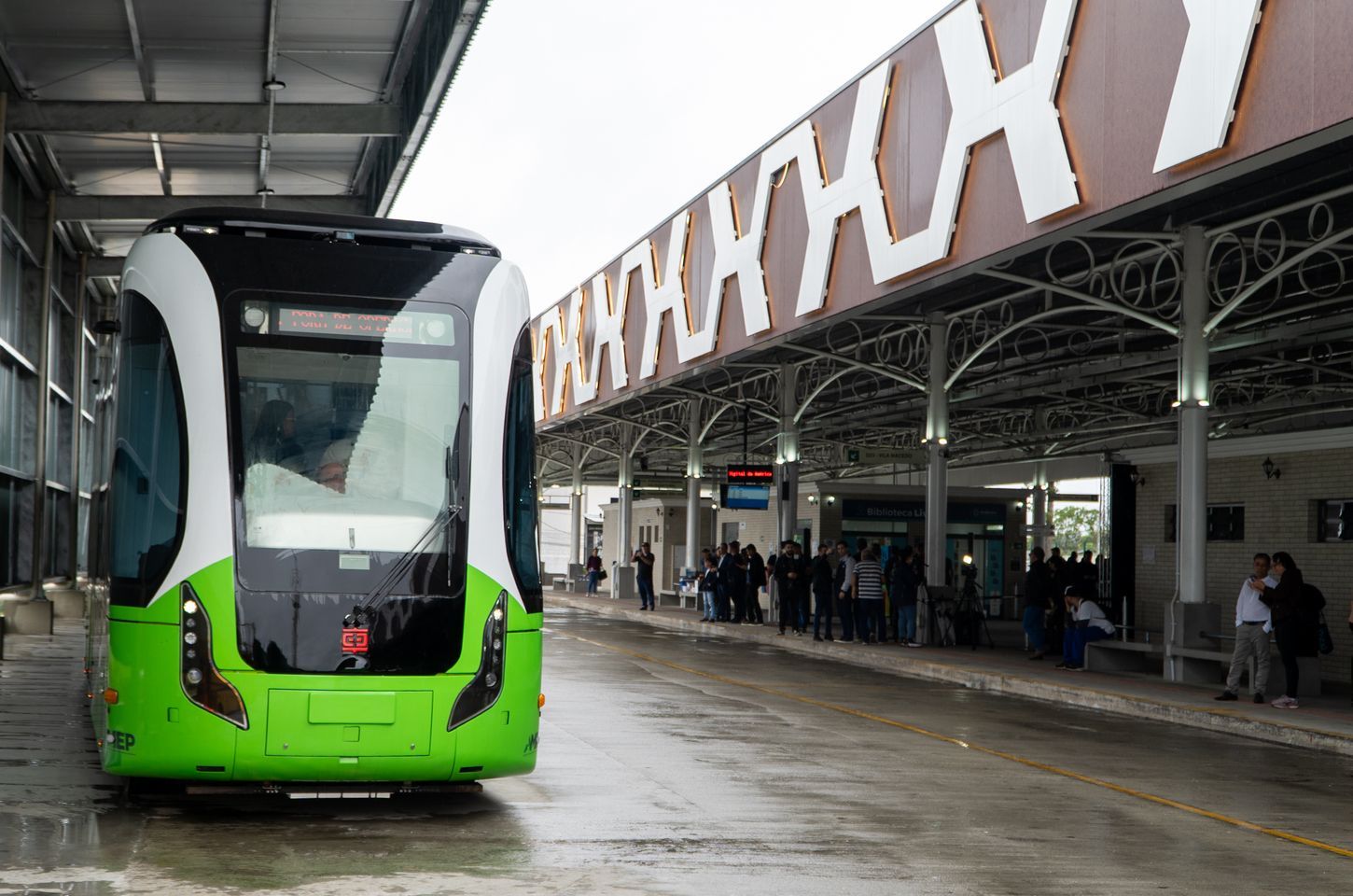 Bonde urbano digital inicia fase de testes com passageiros em Curitiba