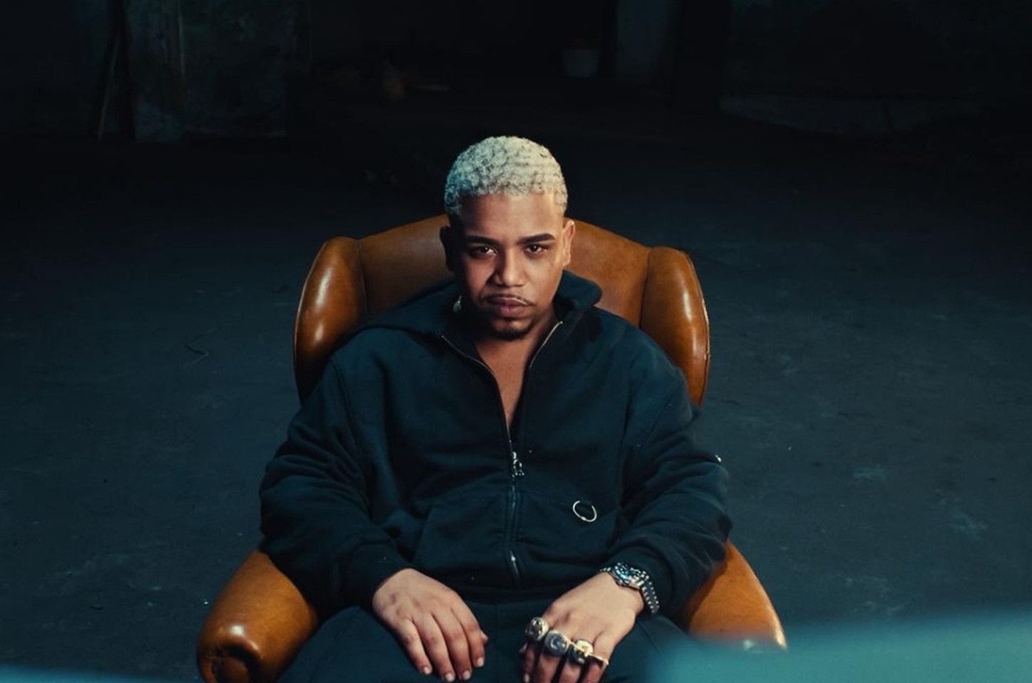 Borges lança álbum 'O Sol Também Chora' com reflexões sociopolíticas