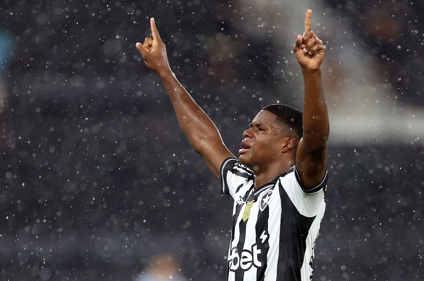 Botafogo vira sobre o Sport com brilho do panamenho José Kadir