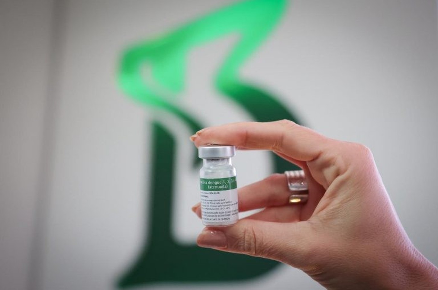 Botucatu inicia vacinação em massa com vacina 100% brasileira contra dengue