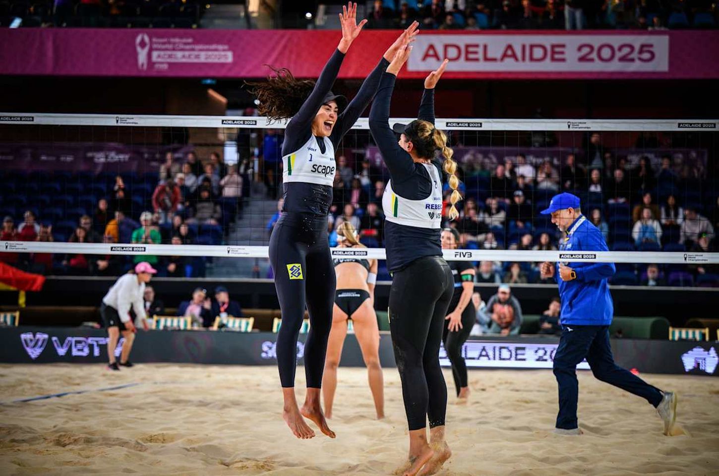 Brasil avança com três duplas nas quartas do Mundial de vôlei de praia