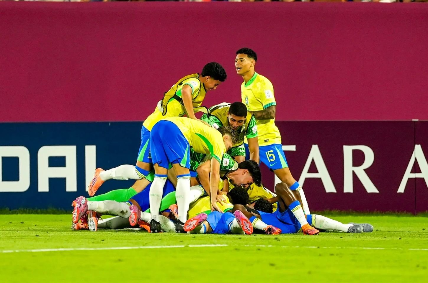 Brasil vence França nos pênaltis e avança às quartas do Mundial Sub-17