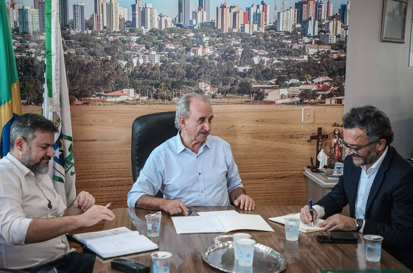 BRDE e Cascavel firmam acordo para desenvolver projetos de PPPs e concessões