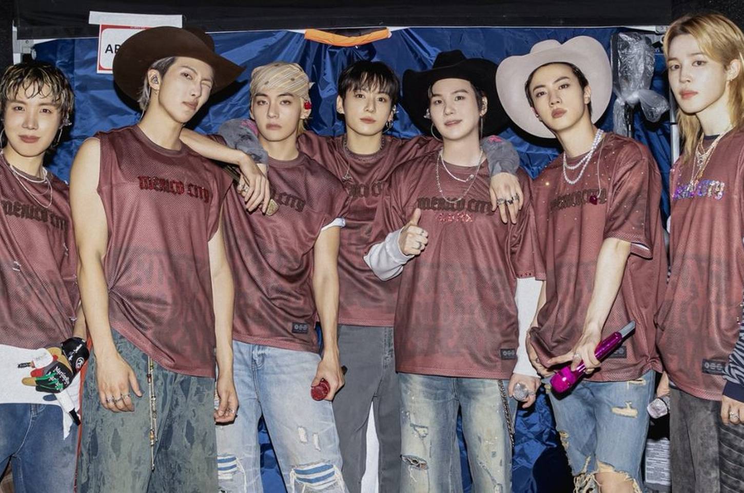 BTS emociona ARMY mexicano em retorno após 9 anos com espanhol e cowboy hats