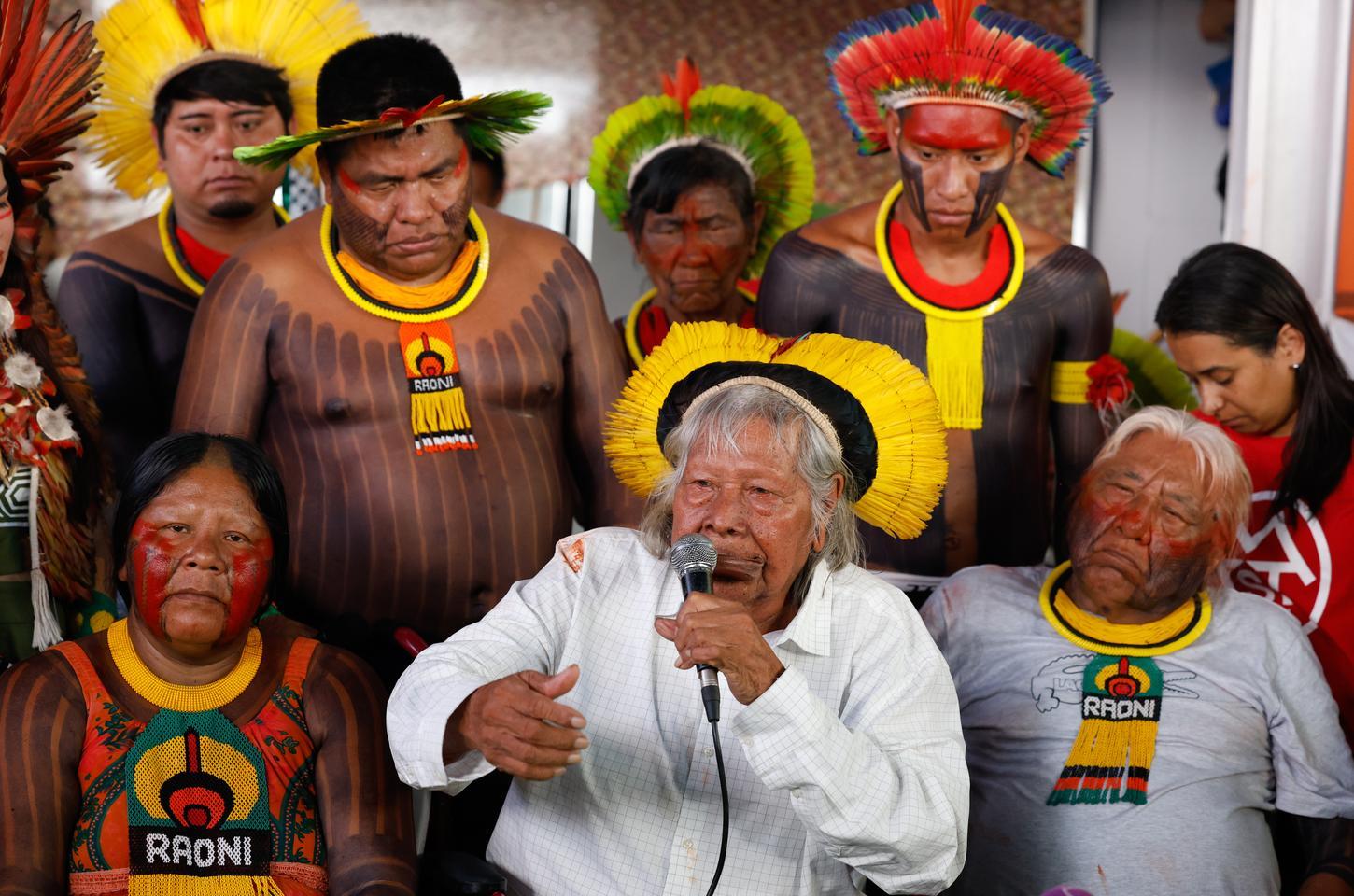 Cacique Raoni defende Amazônia e critica exploração de petróleo em barqueata