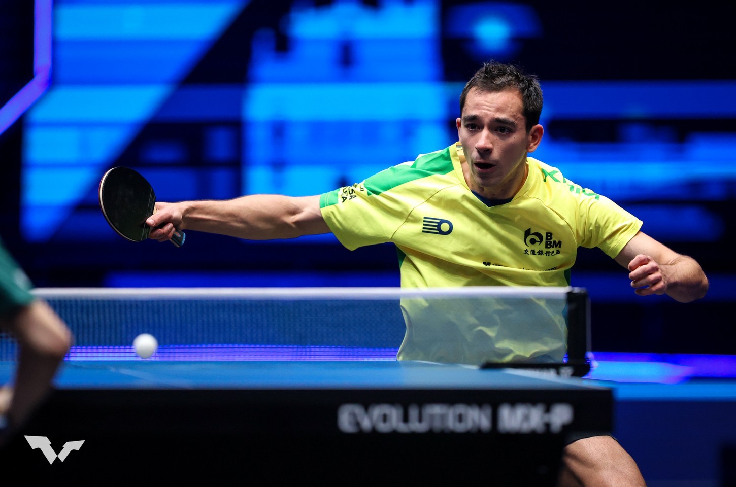 Calderano brilha em estreia no WTT Singapura Smash e avança em duas chaves