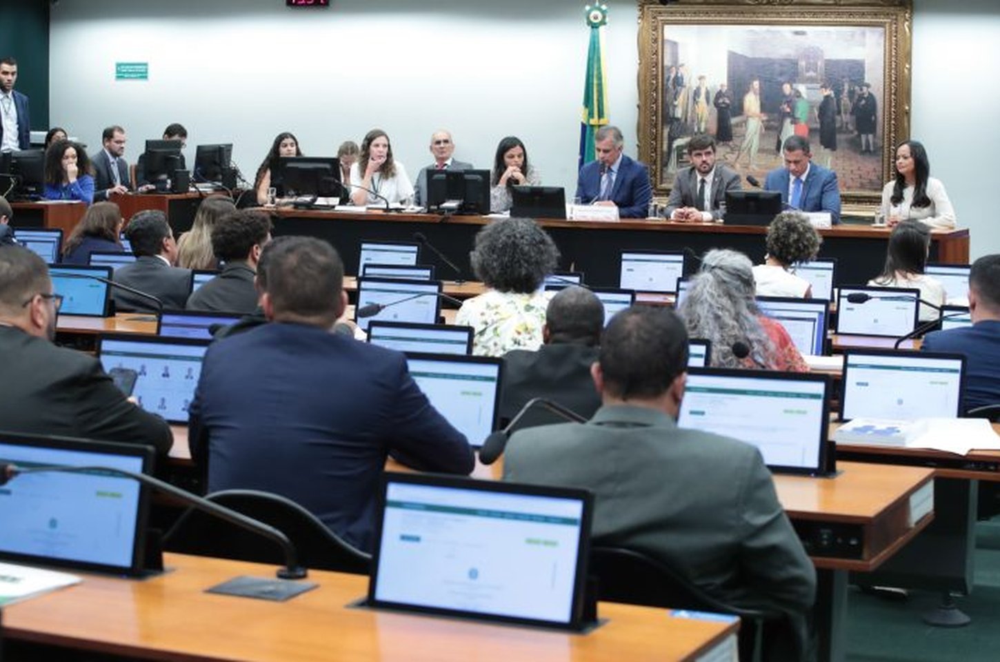Câmara adia análise de PEC que reduz maioridade penal para 16 anos