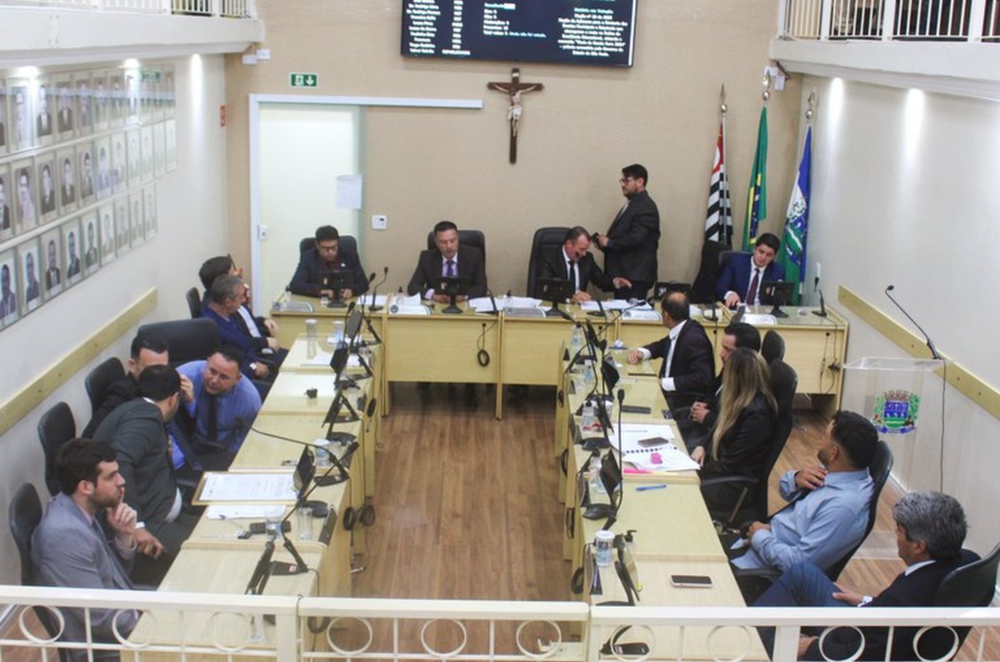 Câmara de Ibiúna aprova cinco projetos e homenageia escolas com Título Ouro