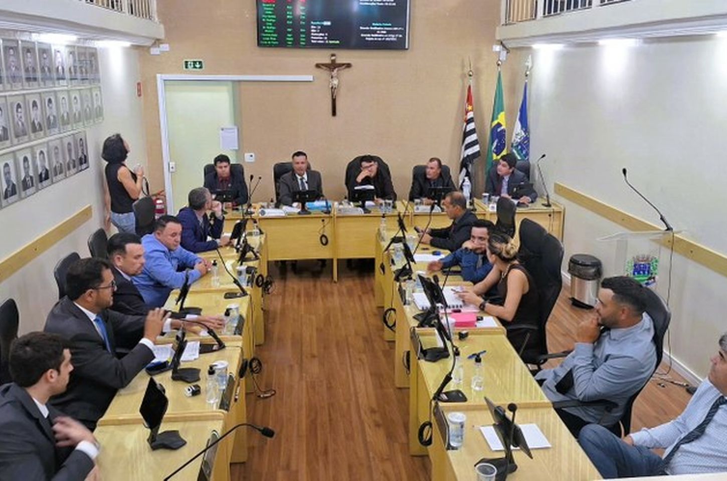 Câmara de Ibiúna aprova reajuste salarial para professores e orçamento 2026