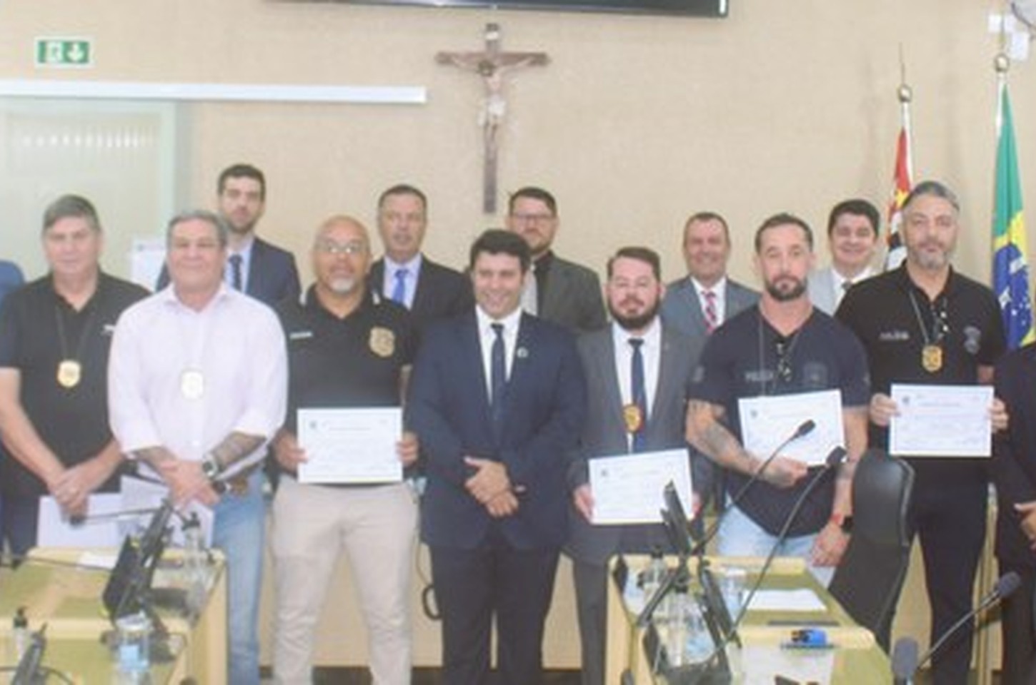 Câmara de Ibiúna homenageia policiais civis por desarticulação de quadrilha