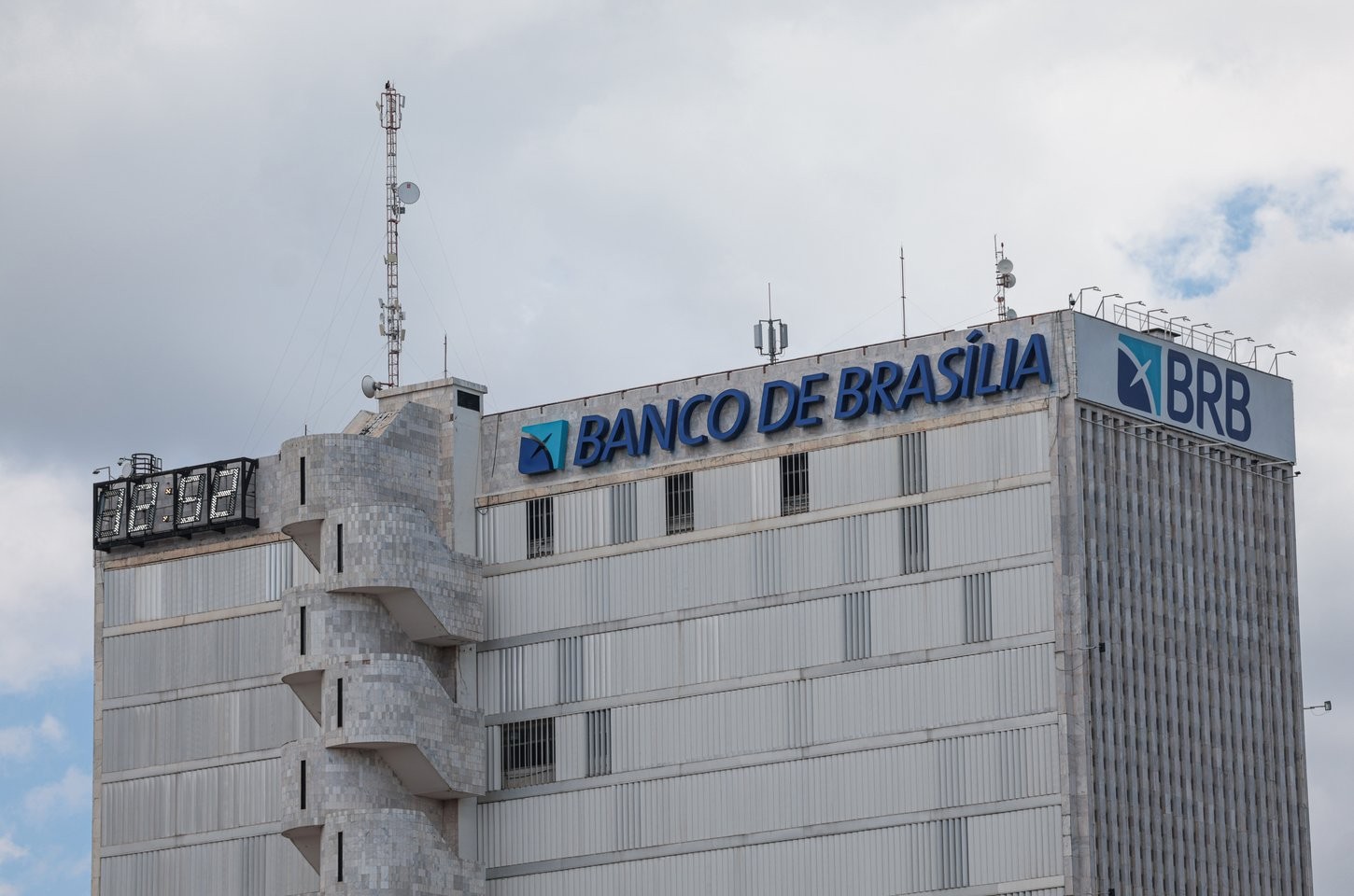 Câmara do DF aprova capitalização bilionária do BRB após tensa votação