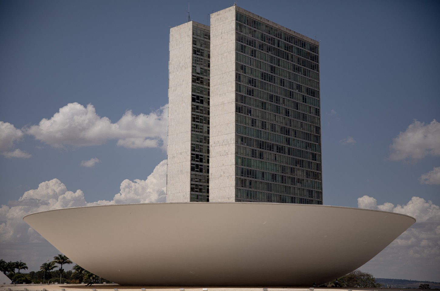 Câmara dos Deputados abre concurso com 70 vagas imediatas e salários de até R$ 30 mil