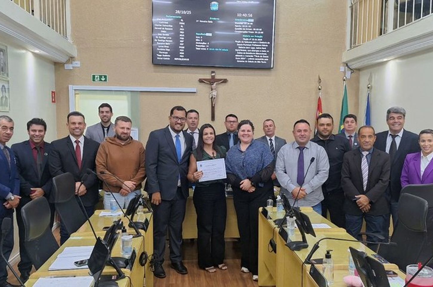 Câmara homenageia escola municipal por conquista do Título de Escola Ouro 2024