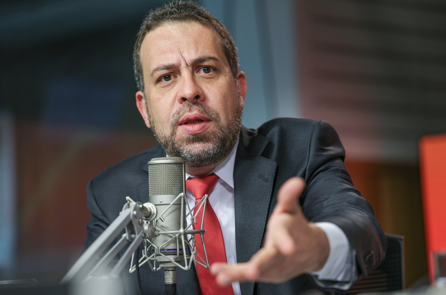 Caminhoneiros adiam greve nacional após reunião com governo