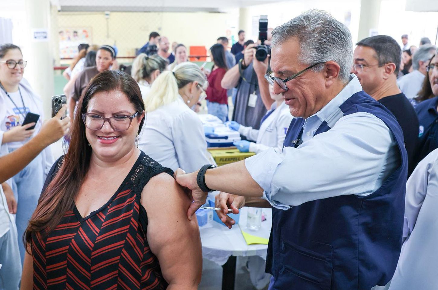 Campanha nacional de vacinação contra dengue começa com imunizante brasileiro