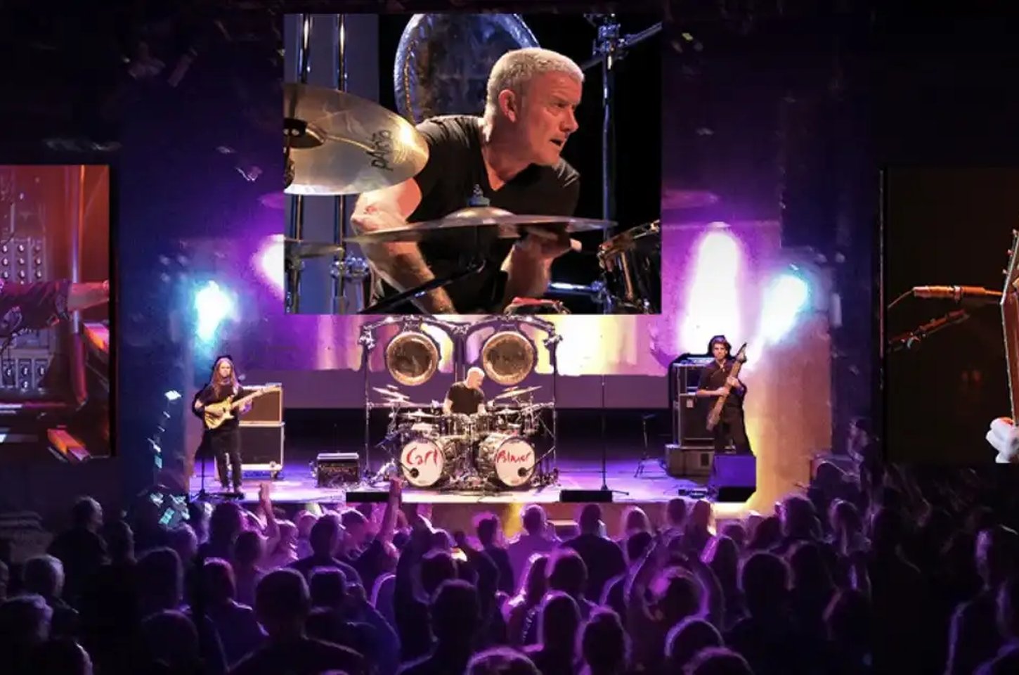 Carl Palmer volta ao Brasil em show com Emerson e Lake, em telão