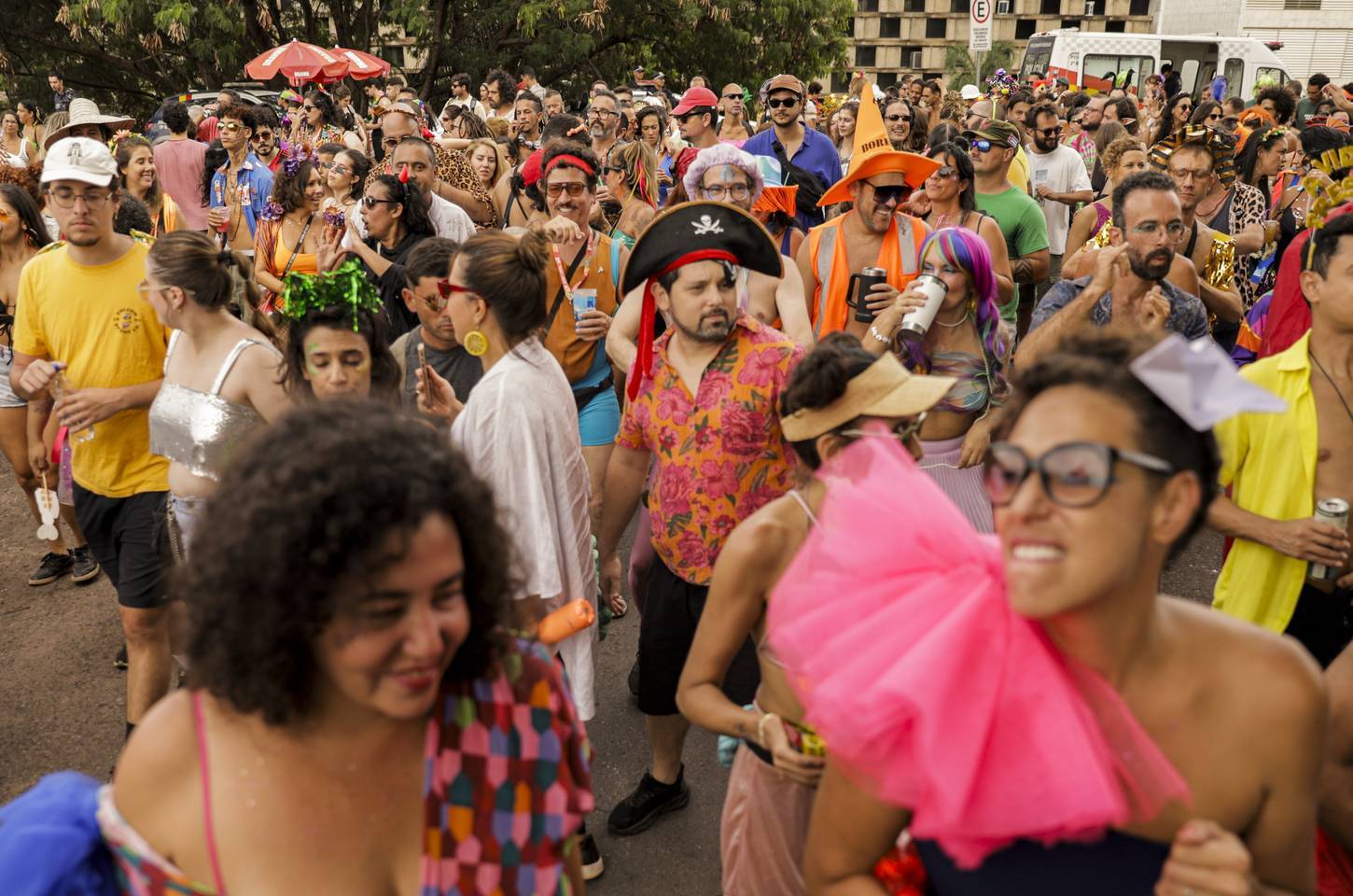 Carnaval 2026 no DF: da irreverência do Pacotão ao rock no Porão