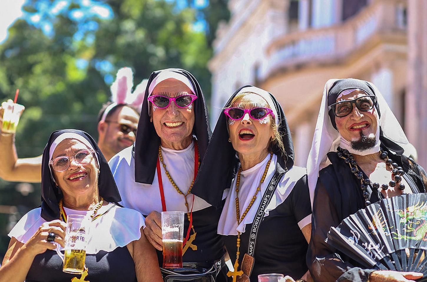 Carnaval carioca começa com Bloco das Carmelitas e 462 agremiações
