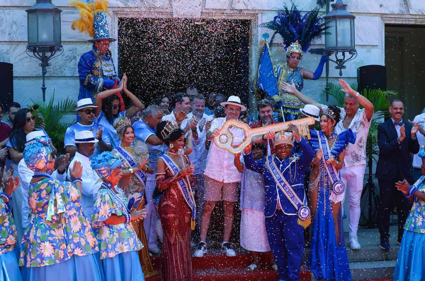 Carnaval do Rio 2026 é oficialmente aberto com entrega da chave ao Rei Momo